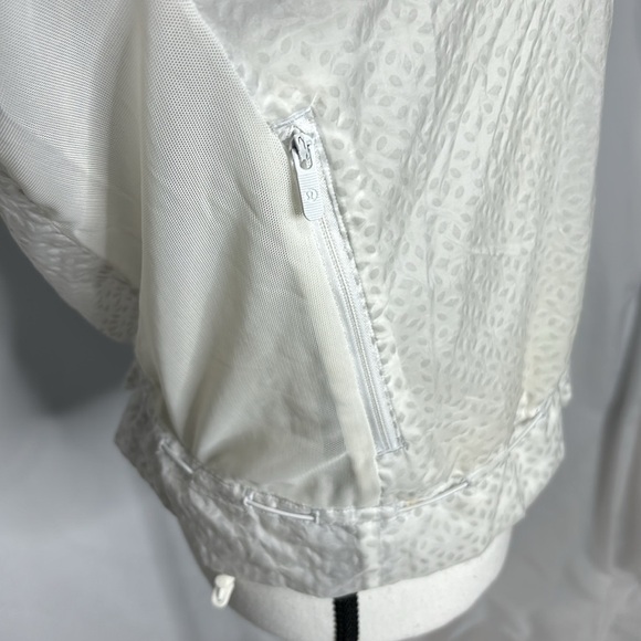 Lululemon Find Your Flock Jacket Water Resistant in
Rococo White Alpine White - Picture 7 of 10